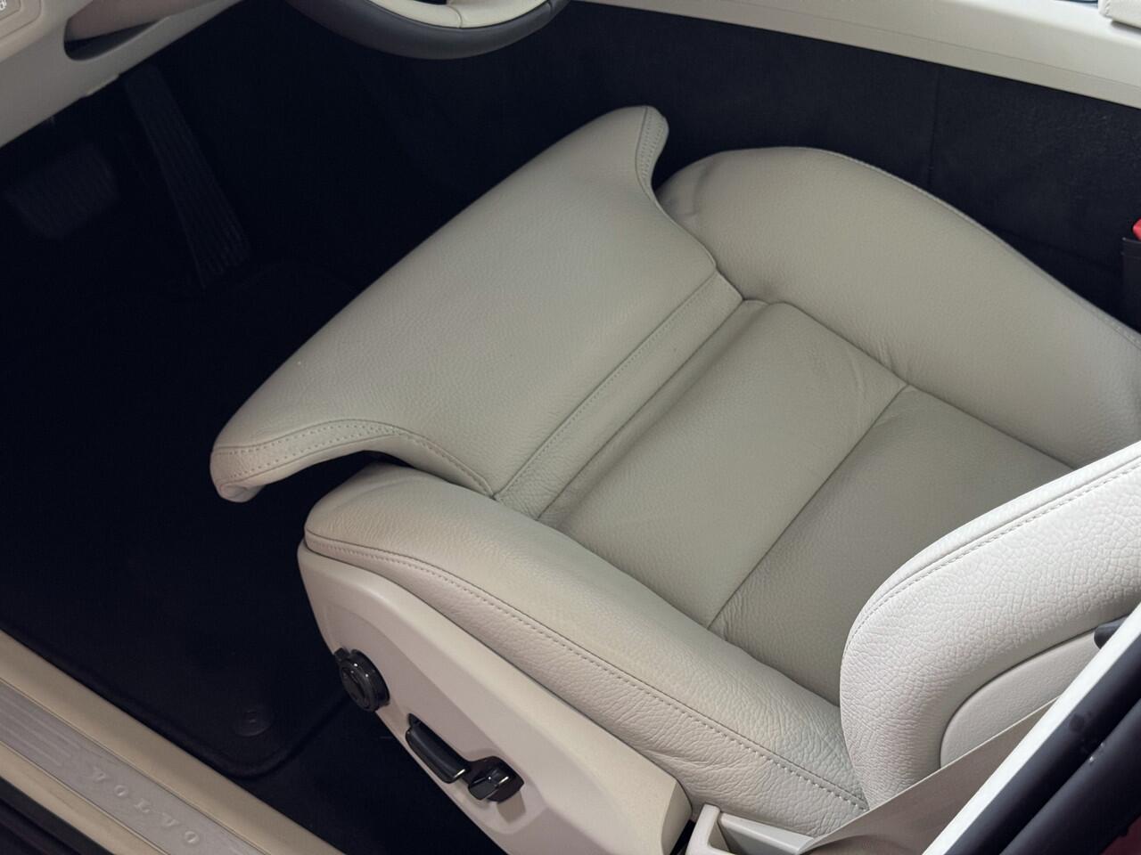 Volvo XC60 2.0 T6 350 PK CREME.LEER PHEV SCHUIFDAK AWD ULTRA BRIGHT LONG RANGE PANO HARMAN/KARDON HEADUP ELEK.KLEP phev . panorama pano ? Top Auto's Wijchen , Altijd een Ruim aanbod van Volvo's i BUSINESS / CORE / BRIGHT / DARK / ULTRA DARK / PLUS DARK / BLACK EDI