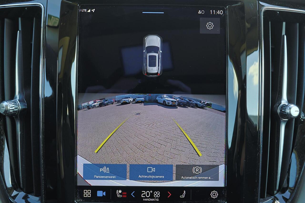 Volvo XC60 T6 Recharge AWD Core Bright - Panorama/schuifdak - IntelliSafe Assist - Adaptieve LED koplampen - Parkeercamera achter - Verwarmde voorstoelen, stuur & achterbank - Parkeersensoren voor & achter - Draadloze tel. lader - Standkachel - Extra getint glas - E