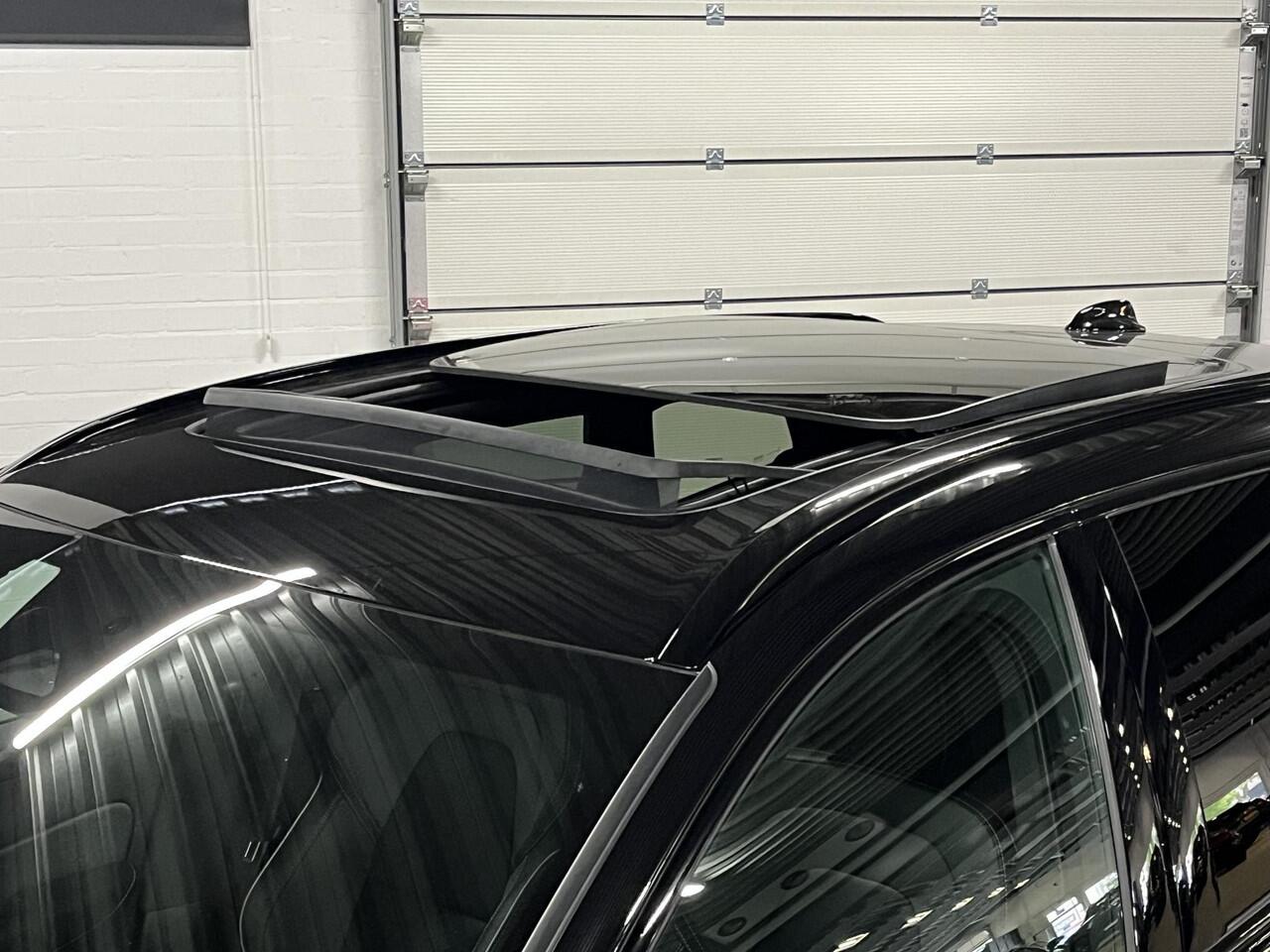 Volvo XC60 2.0 T6 Plug-in hybrid AWD Plus Black Edition | Open dak | Adapt. Cruise control | Stoel-/Stuurverwarming | Memory seats | 21" | Google