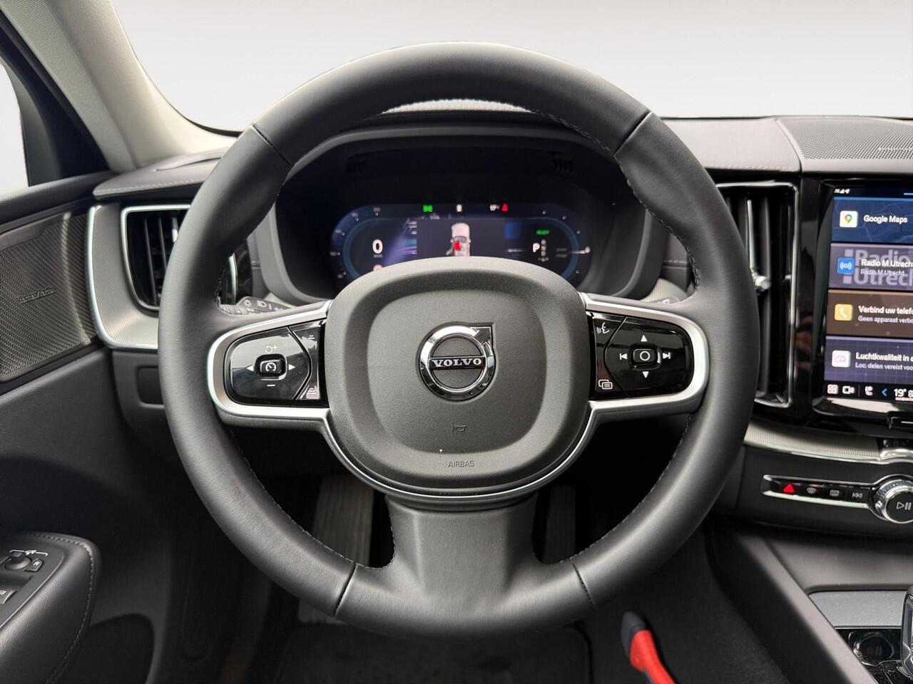 Volvo XC60 2.0 T6 Plug-in hybrid AWD Ultra Dark | Panoramadak | Extra getint glas | Head-up Display | 360 graden camera |