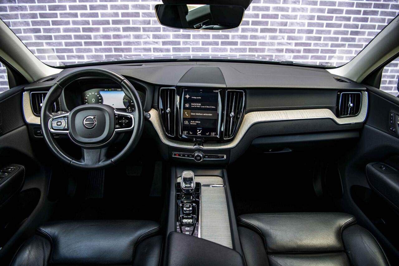 Volvo XC60 2.0 T8 Twin Engine AWD Inscription | Panoramadak | Stoel en Stuurverwarming | Adaptieve Cruise Control | Dode Hoek Detectie | Parkeer Camera |