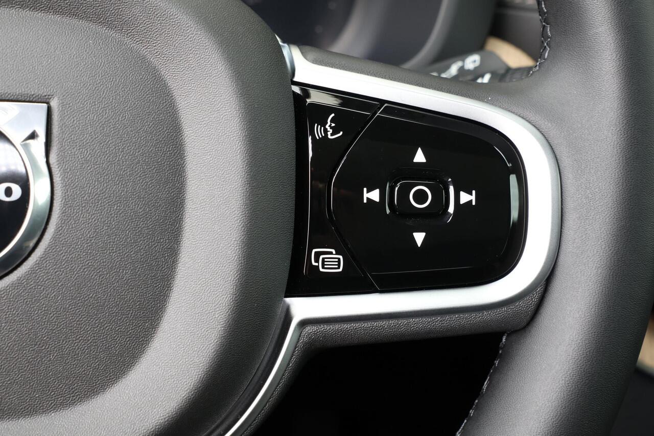 Volvo XC60 T8 Recharge AWD Ultra Dark - Panorama/schuifdak - IntelliSafe Assist & Surround - 360º Camera - Harman/Kardon audio - Adaptieve LED koplampen - Verwarmde voorstoelen, stuur & achterbank - Parkeersensoren voor & achter - Elektr. bedienb. voorstoelen met ge