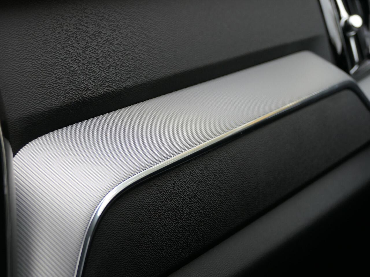 Volvo XC60 B4 AUT Plus Bright 12 MND garantie / Camera / Trekhaak / Stuurverwarming / Leer