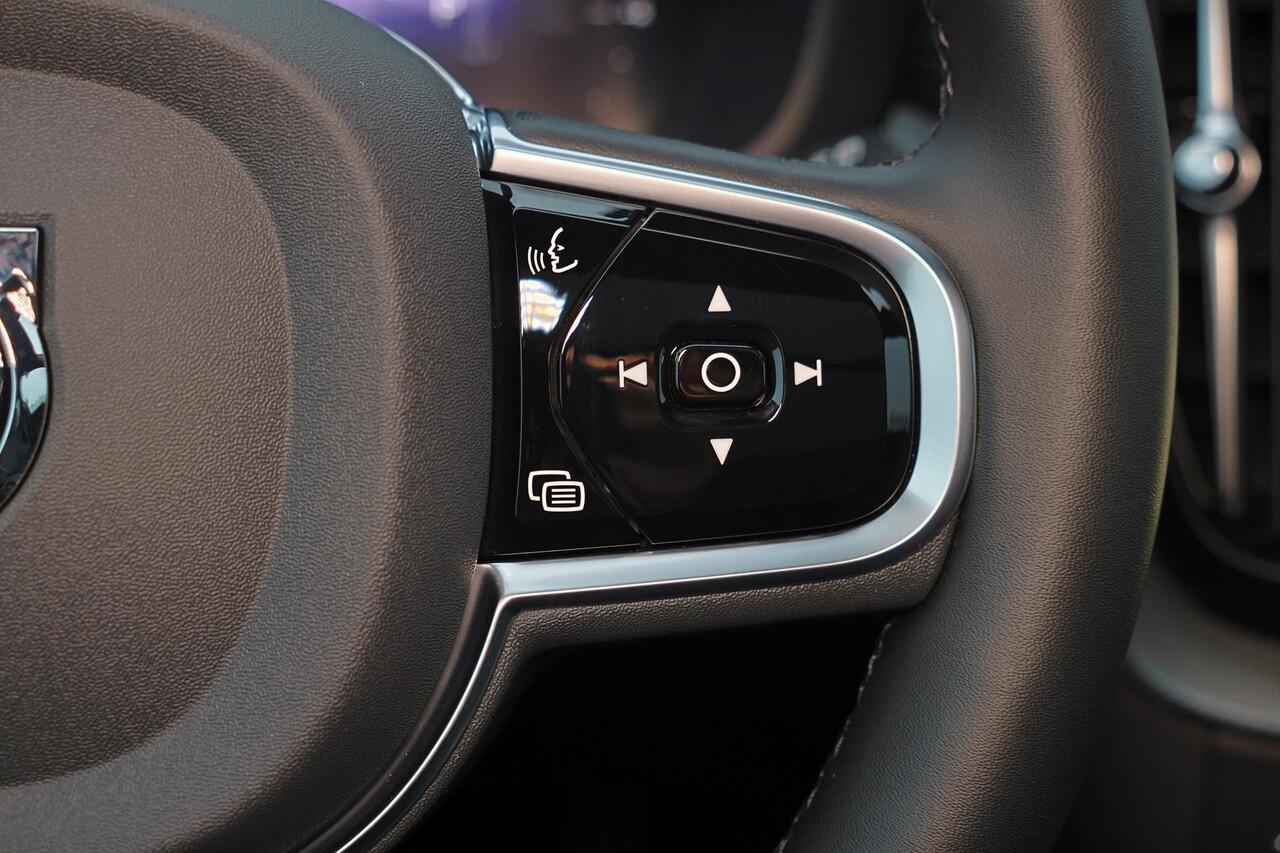 Volvo XC60 T6 Recharge AWD Ultra Black Edition - Panorama/schuifdak - IntelliSafe Assist & Surround - 360º Camera - Harman/Kardon audio - Adaptieve LED koplampen - Verwarmde voorstoelen, stuur & achterbank - Parkeersensoren voor & achter - Elektr. bedienb. voorstoel