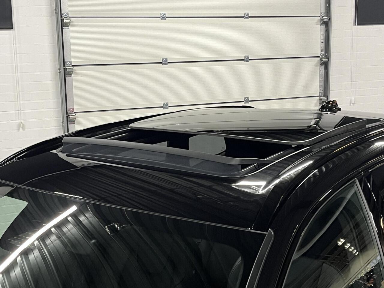 Volvo XC60 2.0 T8 Plug-in hybrid Ultra Black Edition *455Pk* | Luchtvering | Open dak | Massage | Bowers & Wilkins | Trekhaak | Adapt. cruise control