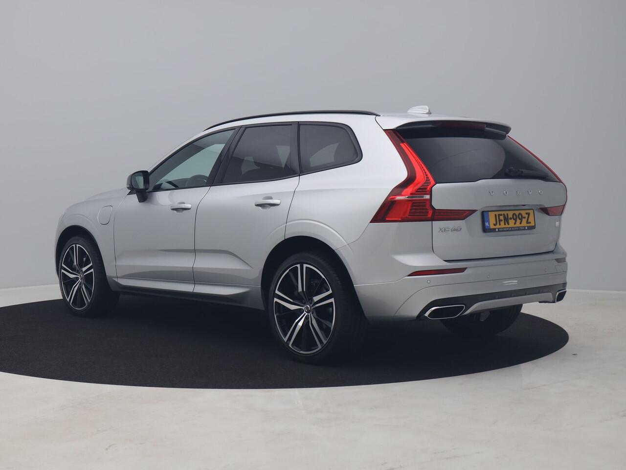 Volvo XC60 2.0 Recharge T6 AWD R-Design | PANO | 360° | HUD | H&K | ADAPTIVE | MEMORY | STOEL- EN STUURVERW.