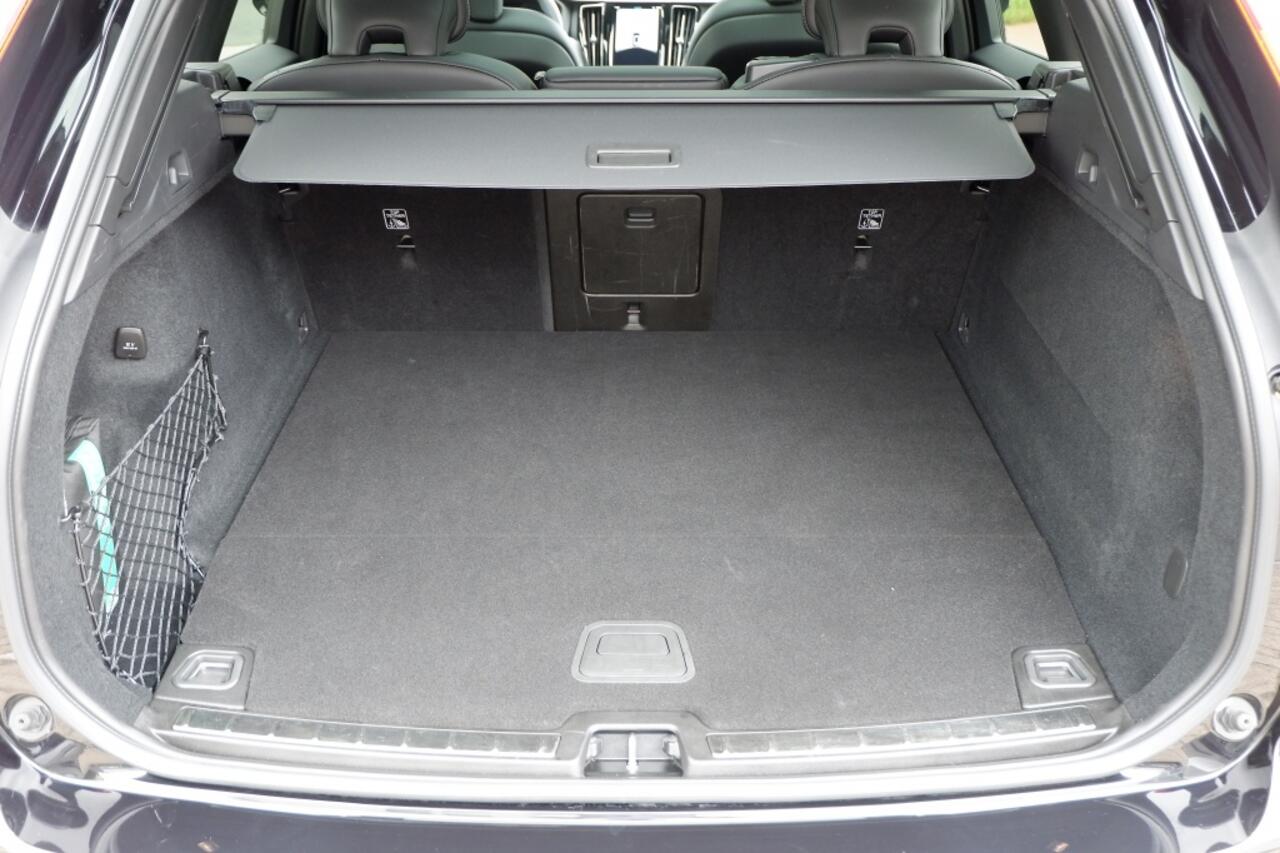 Volvo XC60 2.0 T6 AWD Plug in Hybrid 350PK Plus Black Edition Long Range