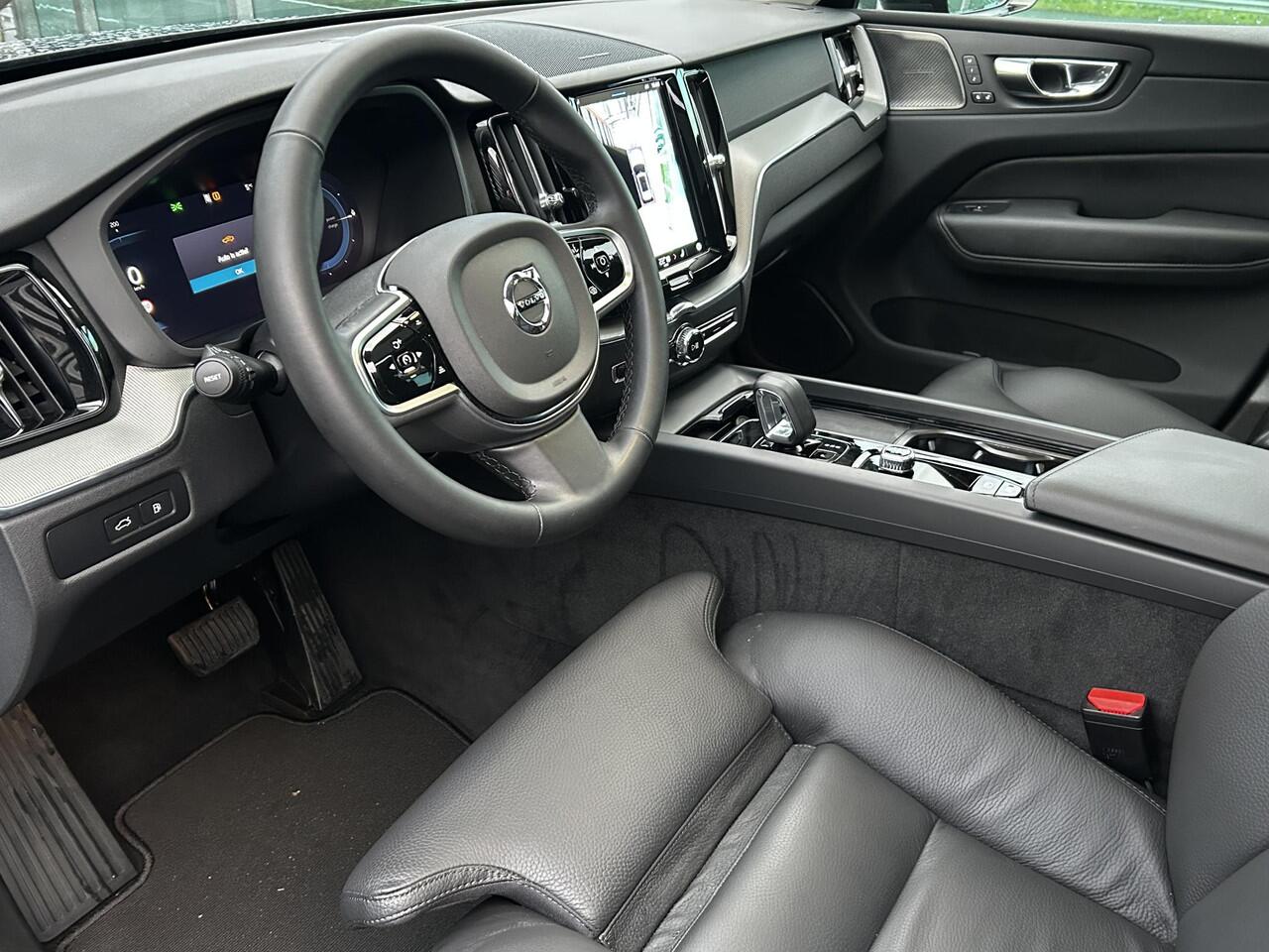 Volvo XC60 Plus T6 AWD Panoramadak, Electr. verstelbare stoelen, Verwarmde stoelen + stuurwiel, Harman-Kardon premium audio, 21 inch lichtmetalen velgen, Trekhaak semi electrisch