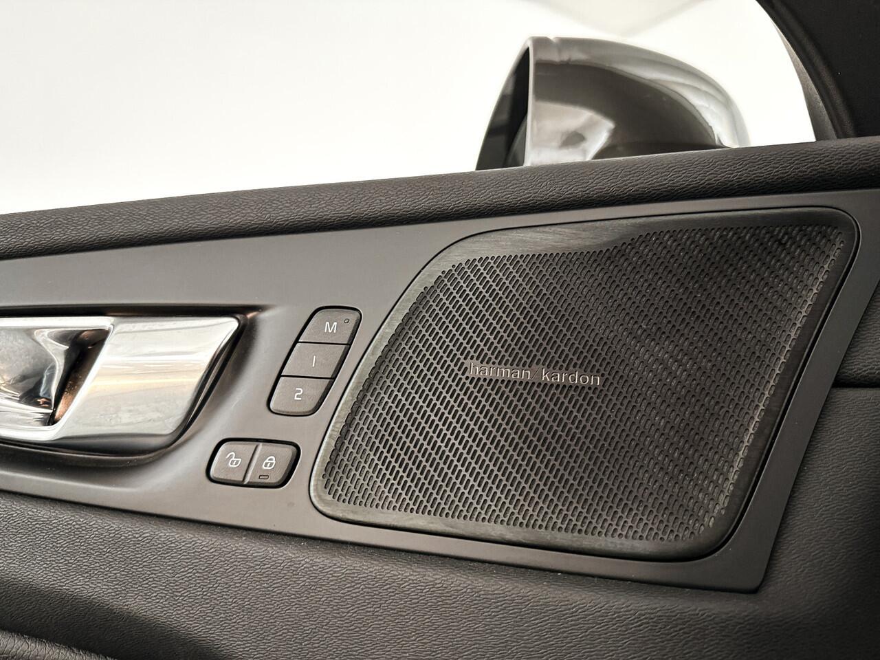 Volvo XC60 B5 Momentum Business | Parkeercamera | Harman Kardon | Stoel- en Stuurverwarming | Trekhaak