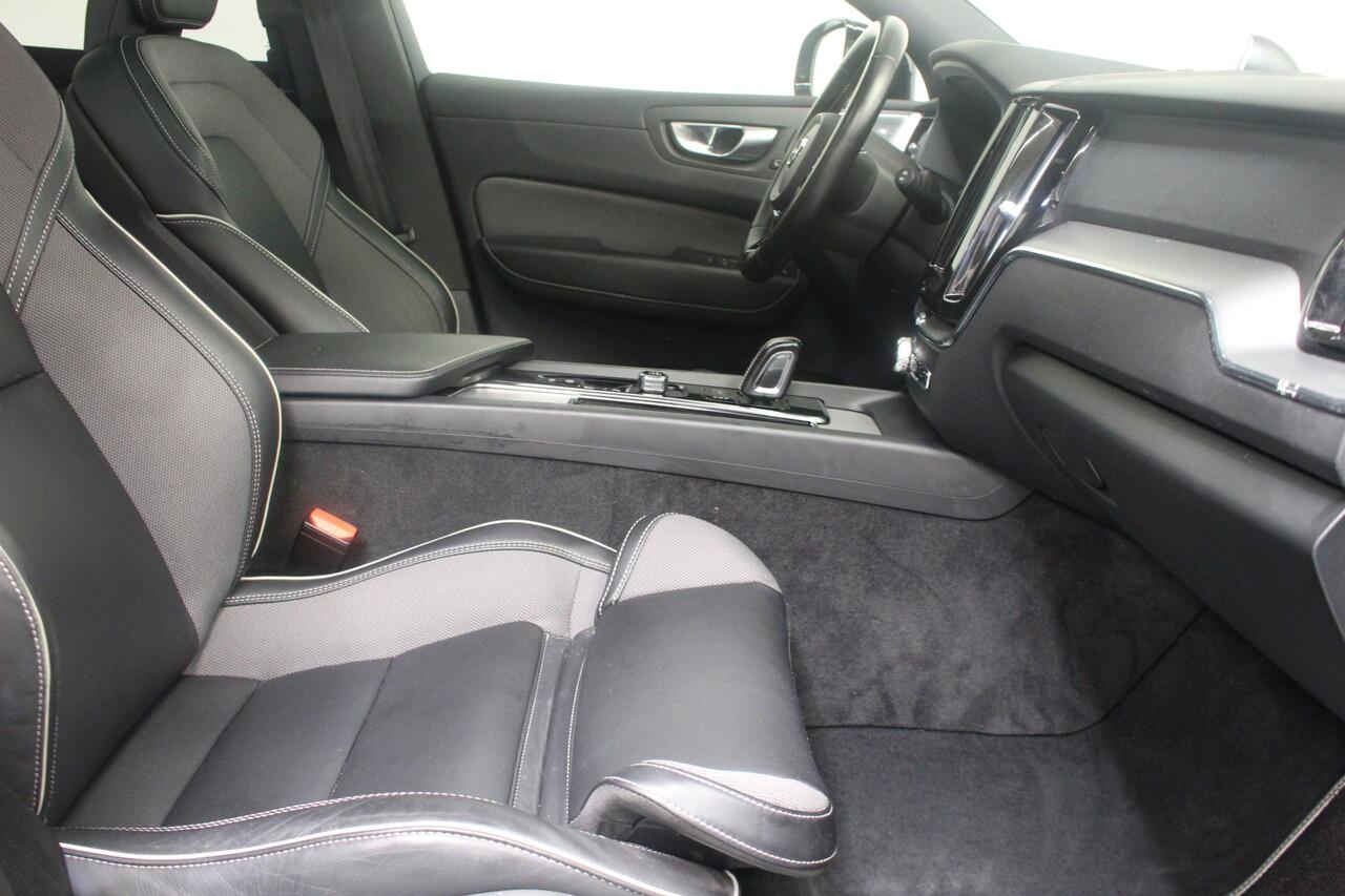 Volvo XC60 Recharge T6 AWD R-Design | Rijklaarprijs | Luchtvering | Bowers & Wilkins | Trekhaak |