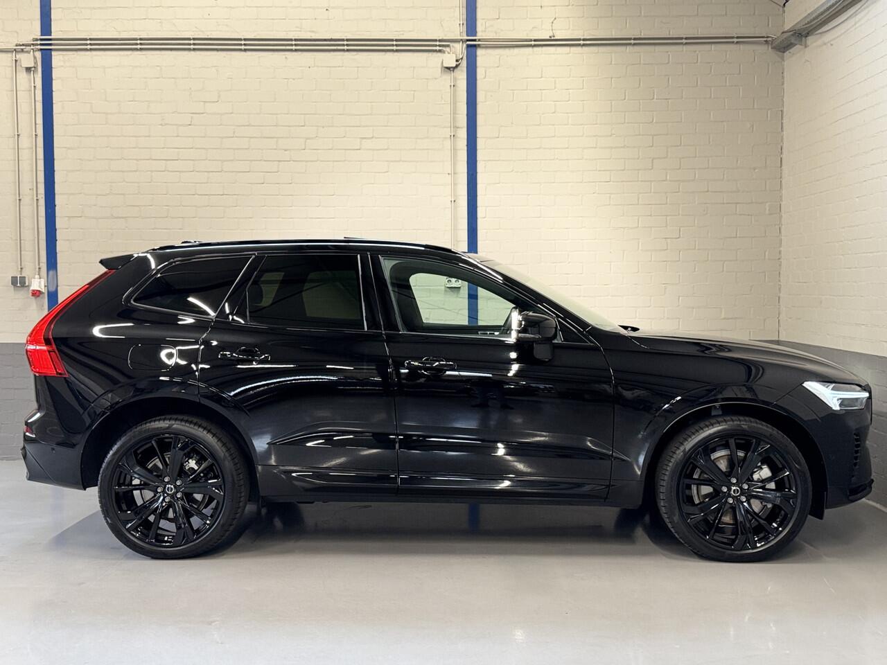 Volvo XC60 2.0 T8 Plug-in hybrid AWD Ultra Black Edition | Luchtvering | Bowers & Wilkins | Head Up | Trekhaak