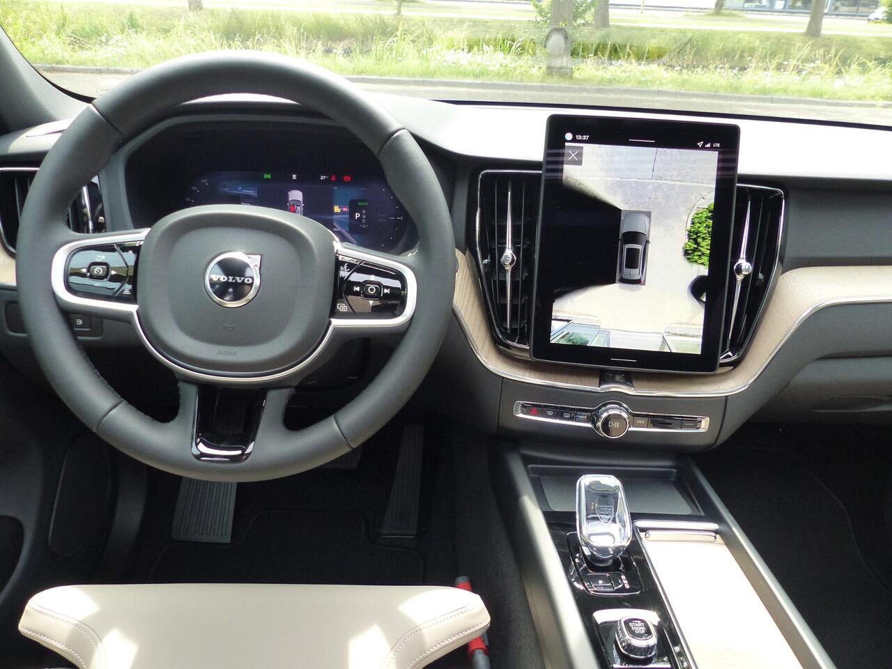 Volvo XC60 2.0 T6 Plug-in hybrid AWD Plus Dark Uit voorraad leverbaar| Schuif/kanteldak | 360 Camera | Harman Kardon audio