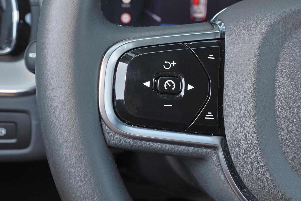 Volvo XC60 T8 Recharge AWD Black Edition Ultra - Luchtvering - Bowers & Wilkins Audio - IntelliSafe Assist & Surround - 360º Camera - Adaptieve LED koplampen - Verwarmde voorstoelen, stuur & achterbank - Parkeersensoren voor & achter - Elektr. bedienb. voorstoelen m