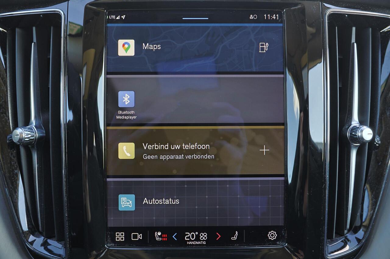 Volvo XC60 T6 Recharge AWD Core Bright - Panorama/schuifdak - IntelliSafe Assist - Adaptieve LED koplampen - Parkeercamera achter - Verwarmde voorstoelen, stuur & achterbank - Parkeersensoren voor & achter - Draadloze tel. lader - Standkachel - Extra getint glas - E