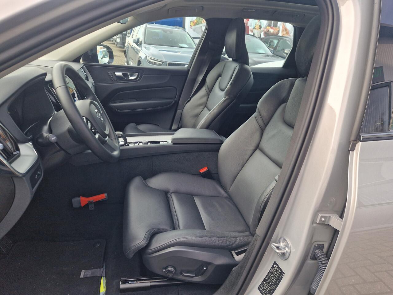 Volvo XC60 2.0 T6 Plug-in hybrid AWD Plus Dark 360 Cam | NL AUTO