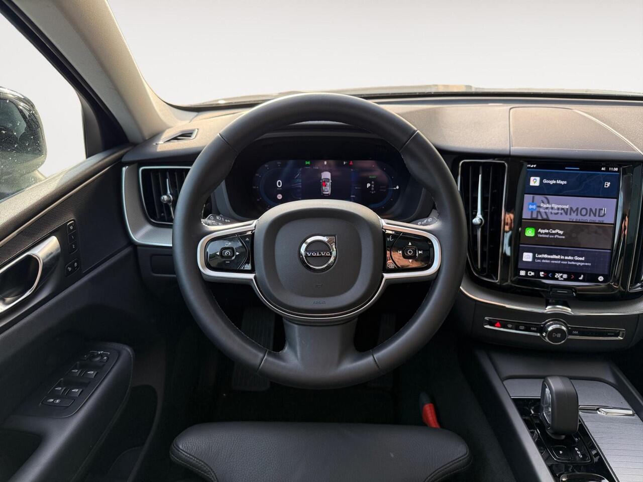 Volvo XC60 2.0 T6 Plug-in hybrid AWD Plus Dark | Trekhaak | 360 graden camera | Panormadak | Lederen bekleding |
