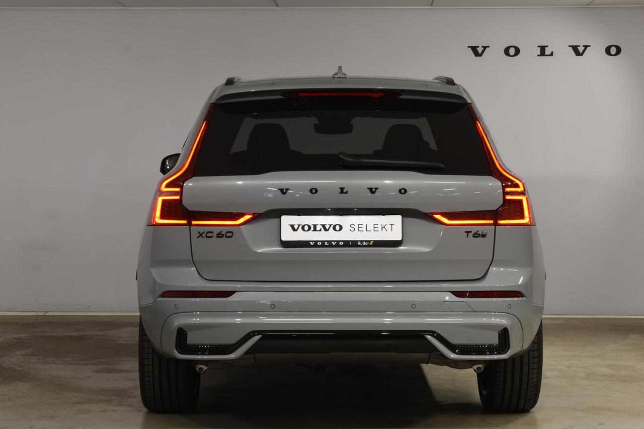 Volvo XC60 T6 350PK Plug-in Hybrid AWD Plus Black Edition / Head Up Display / 360 Camera / Panorama Dak / Lederen Bekleding / Elektrische Stoelen / Stuur & Stoelverwarming /