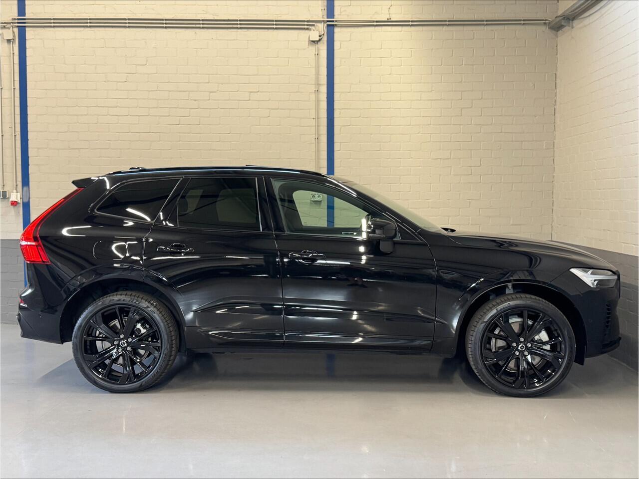 Volvo XC60 2.0 T8 Plug-in hybrid AWD Ultra Black Edition | Luchtvering | Bowers & Wilkins | Head Up | Trekhaak