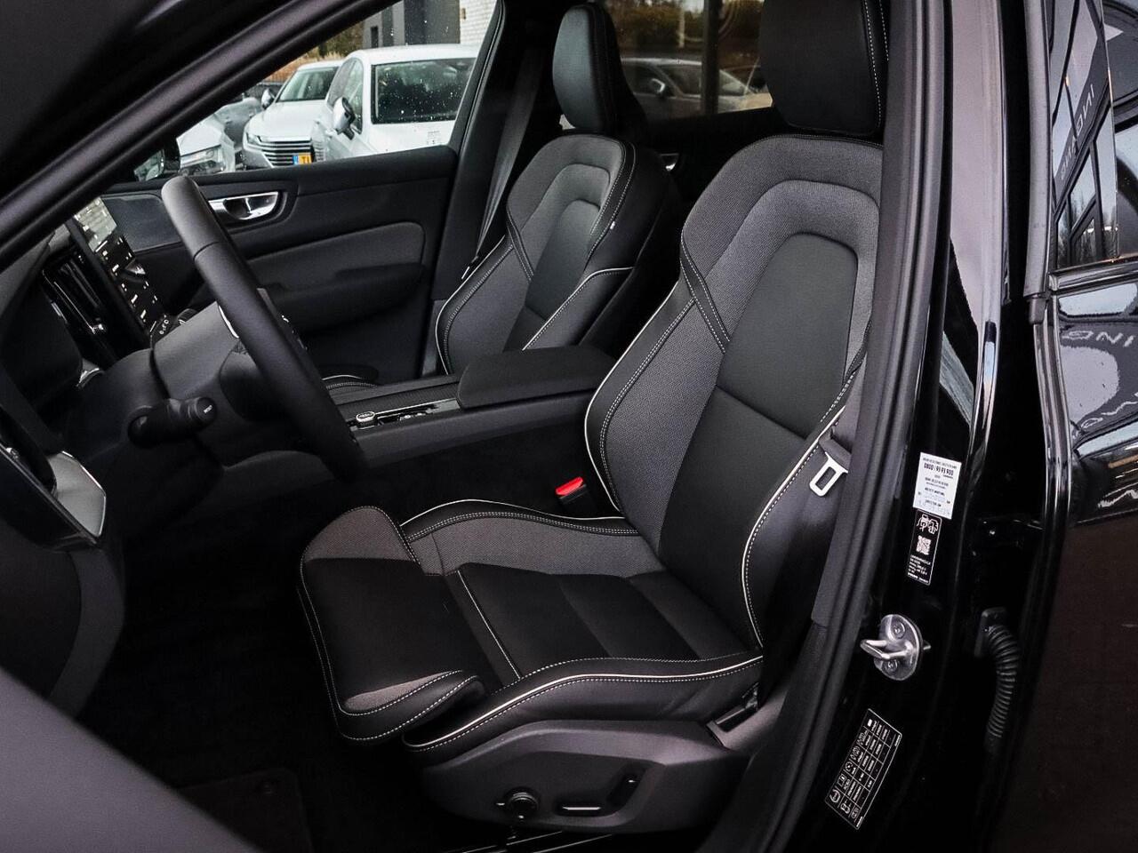 Volvo XC60 T6 AWD Plus Black Edition MY2026 Panodak 21'' Harman Kardon Zwarte hemel