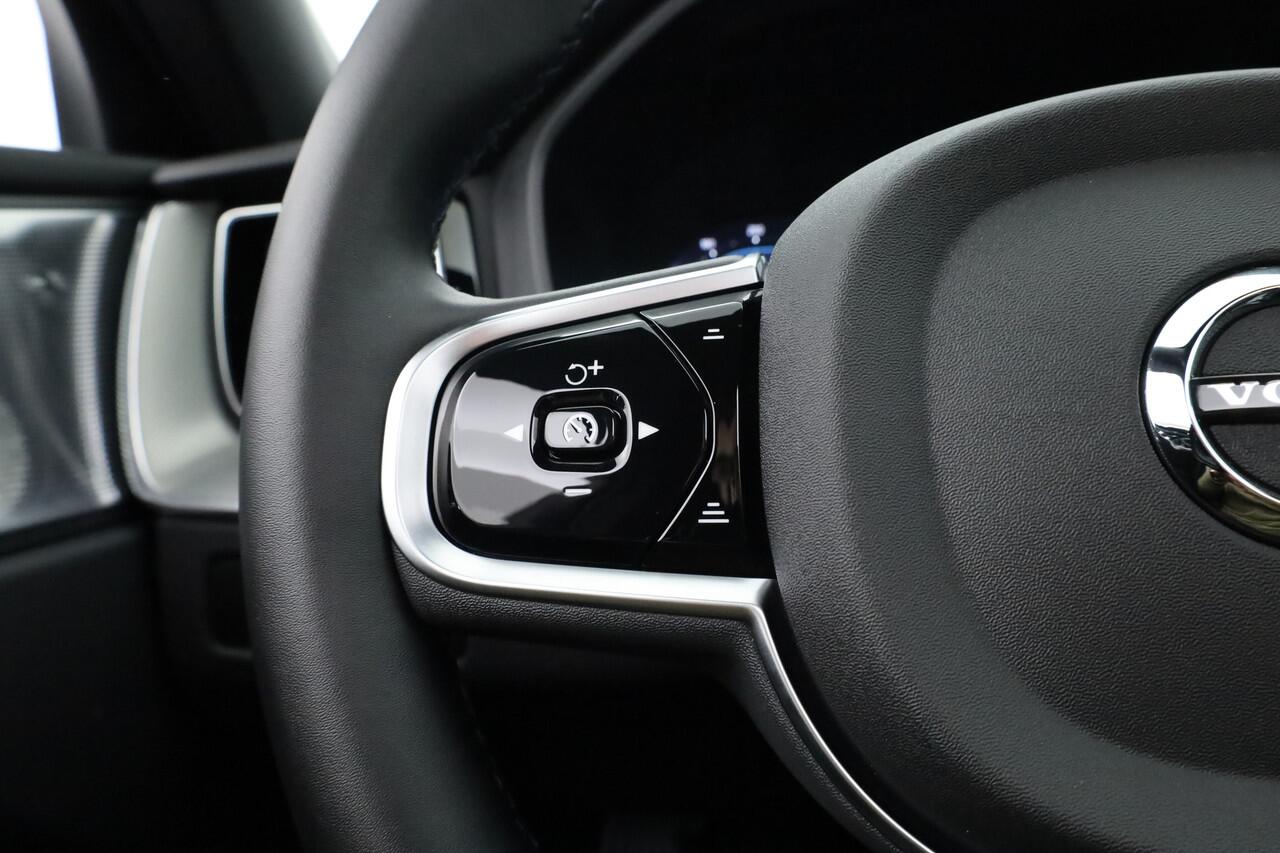 Volvo XC60 T8 Recharge Plus Black Edition | Luchtvering | Bowers & Wilkins | Pano | Memory | 360cam | Trekhaak