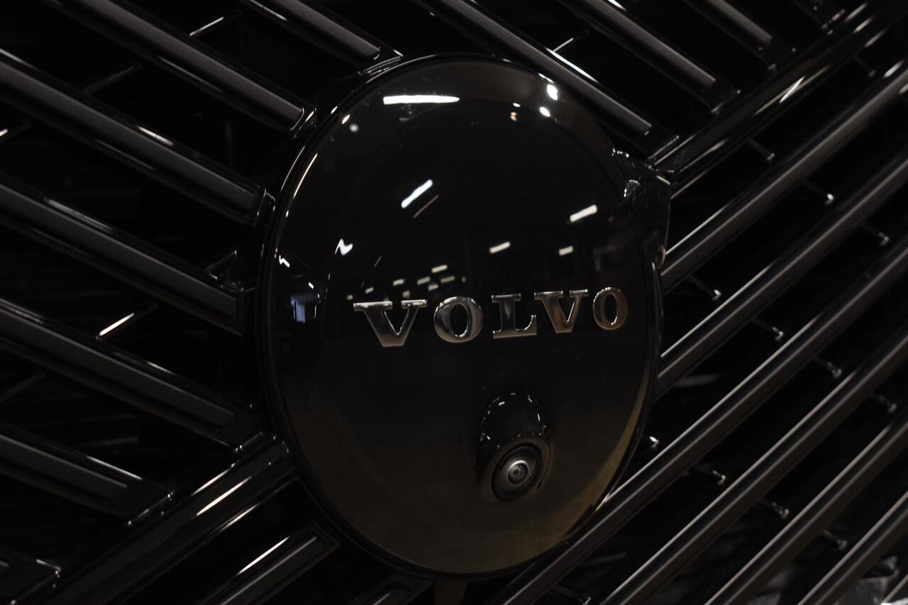 Volvo XC60 T6 350PK Plug-in Hybrid AWD Plus Black Edition / Head Up Display / 360 Camera / Panorama Dak / Lederen Bekleding / Elektrische Stoelen / Stuur & Stoelverwarming /