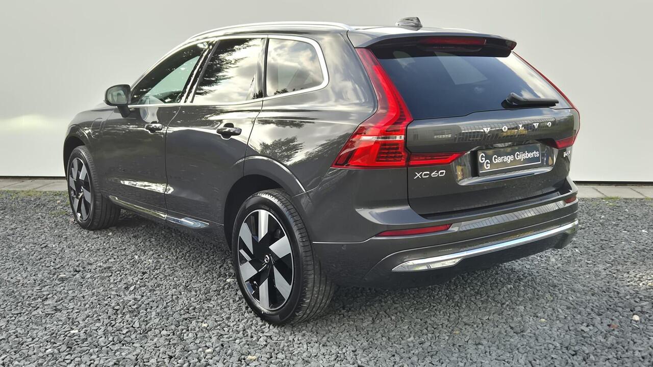 Volvo XC60 2.0 T6 PheV AWD Ultra Bright 20" Wielen - Panoramadak - Lighting - Head up - B&W Audio - 360 Cam - Alarm - Climate - Privacy Glass - RC20 Interieur - Massage stoelen - Donkere hemel