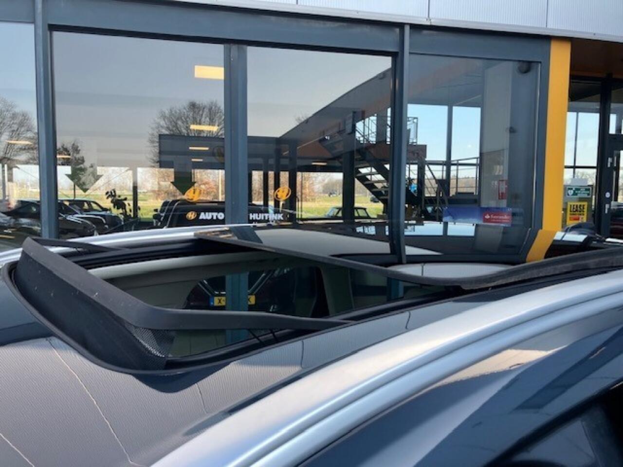 Volvo XC60 2.0 Recharge T6 AWD Inscription - Pan dak - leer - stoel/stuurv