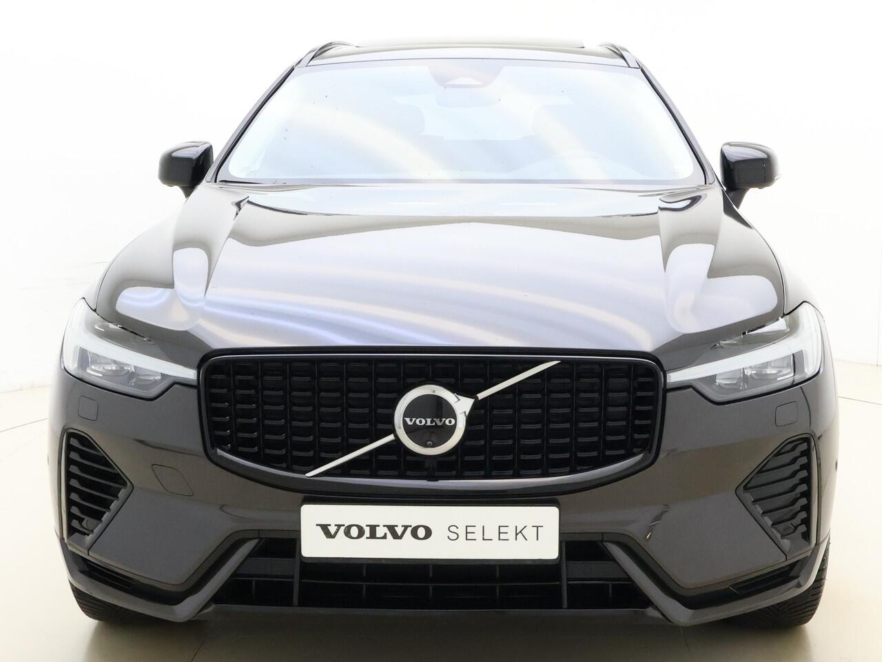 Volvo XC60 T6 350PK AWD Plus Dark / Camera rondom / Harman en Kardon audio / Panorama dak / Stoel/- en stuurverwarming / Trekhaak /