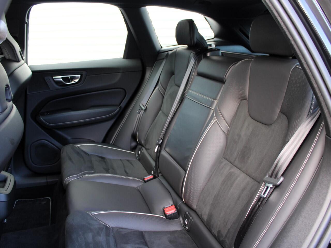Volvo XC60 2.0 T5 R-Design Automaat / Leder-Alcantara bekleding / 19" velgen