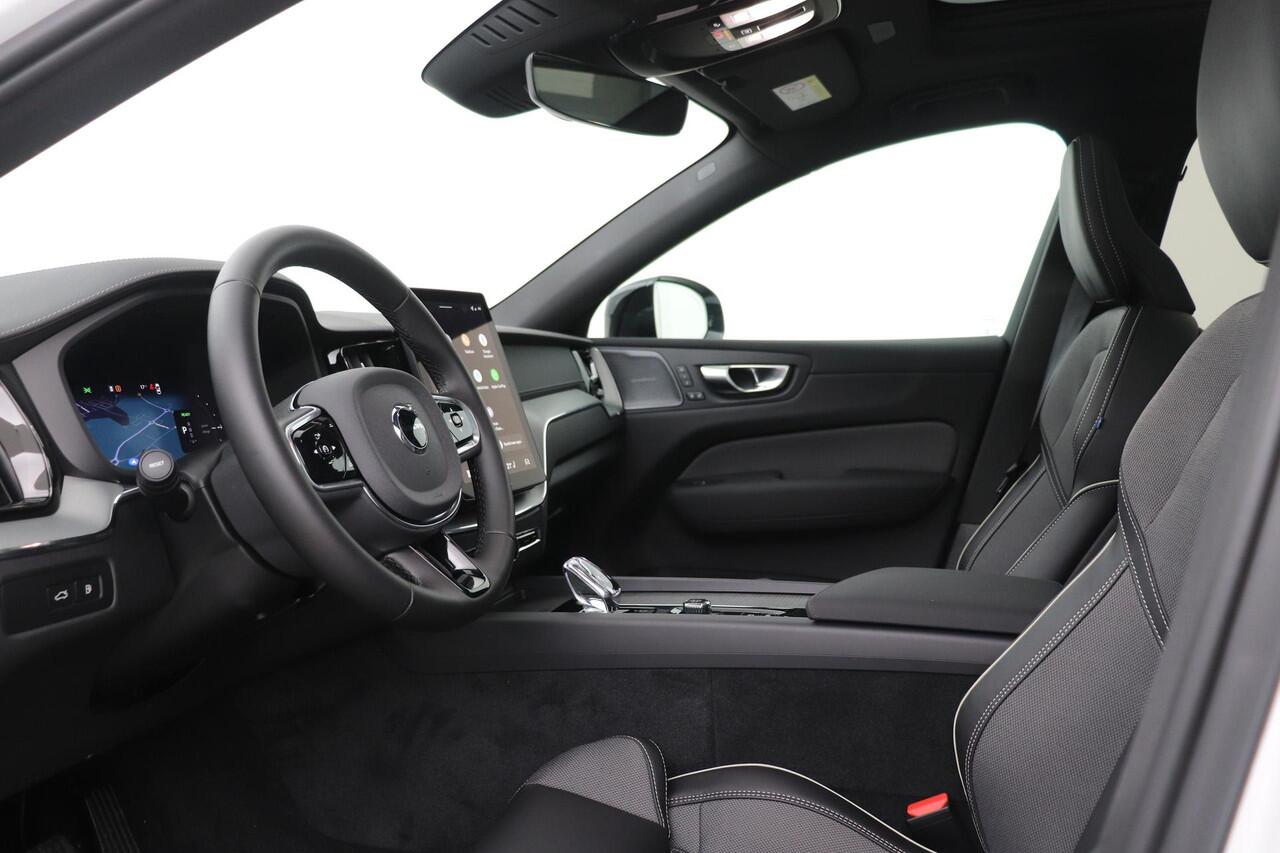 Volvo XC60 T6 Plug-in hybrid Ultra Black Edition | FACELIFT | Trekhaak | Head-Up | 21 Inch | ACC | 360° Camera | Panoramadak