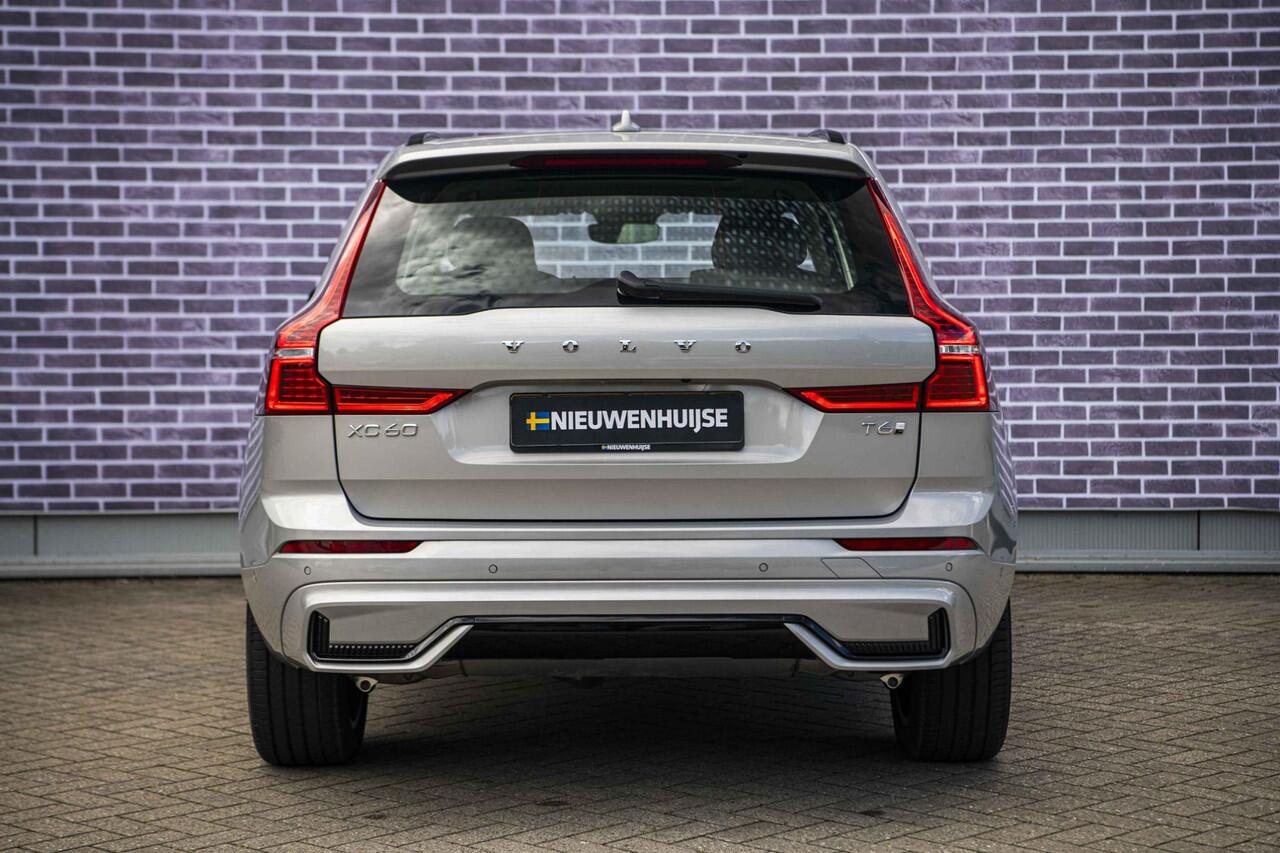 Volvo XC60 2.0 T6 Plug-in hybrid AWD Ultra Dark | Trekhaak | 360 Camera | Panoramadak | Adaptieve Cruise Control | Dode Hoek Detectie |