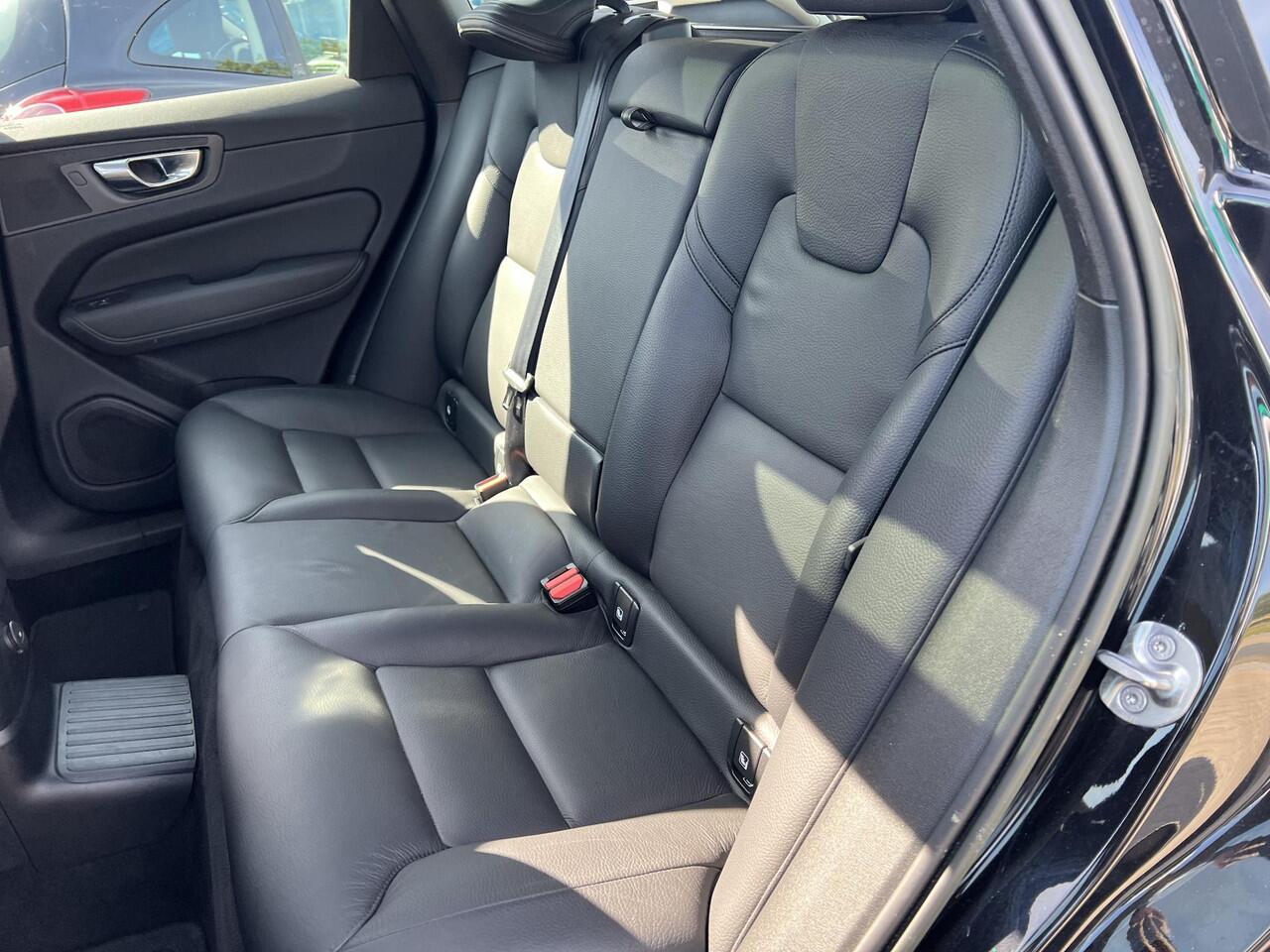 Volvo XC60 2.0 T8 Plug-in hybrid AWD Inscription | 455pk | Parking Pack | Stoelverwarming | 2.250kg Trekgewicht