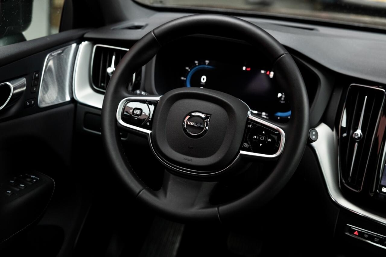 Volvo XC60 XC 60 T6 AWD Ultra Black | Massage | B&W | Pano | HuD |