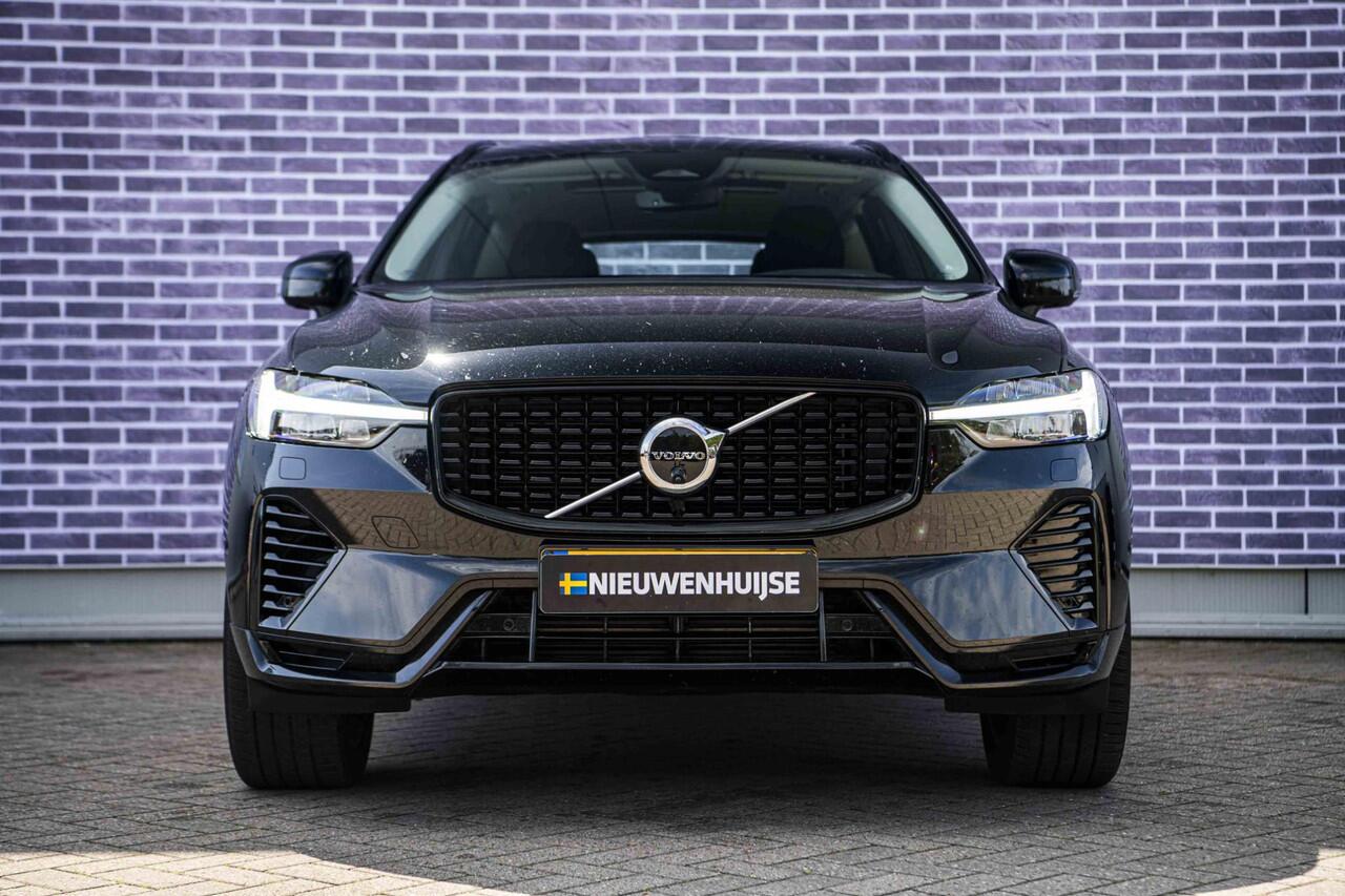 Volvo XC60 2.0 T6 Plug-in hybrid AWD Ultra Dark | Trekhaak | Adaptive cruise control | Head-up display | Harman/Kardon audio | Dode hoek detectie BLIS | Stoelverwarming voor + achter | Stuurverwarming | Elektrische stoelverstelling |