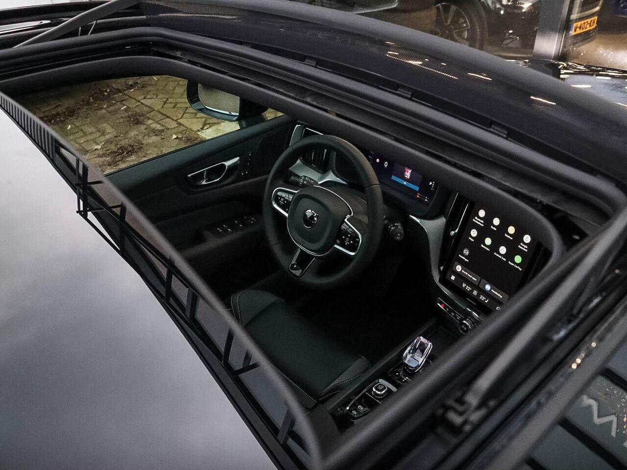 Volvo XC60 T6 AWD Plus Black Edition MY2026 Panodak 21'' Harman Kardon Zwarte hemel