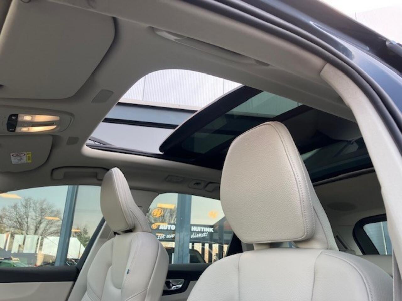 Volvo XC60 2.0 Recharge T6 AWD Inscription - Pan dak - leer - stoel/stuurv