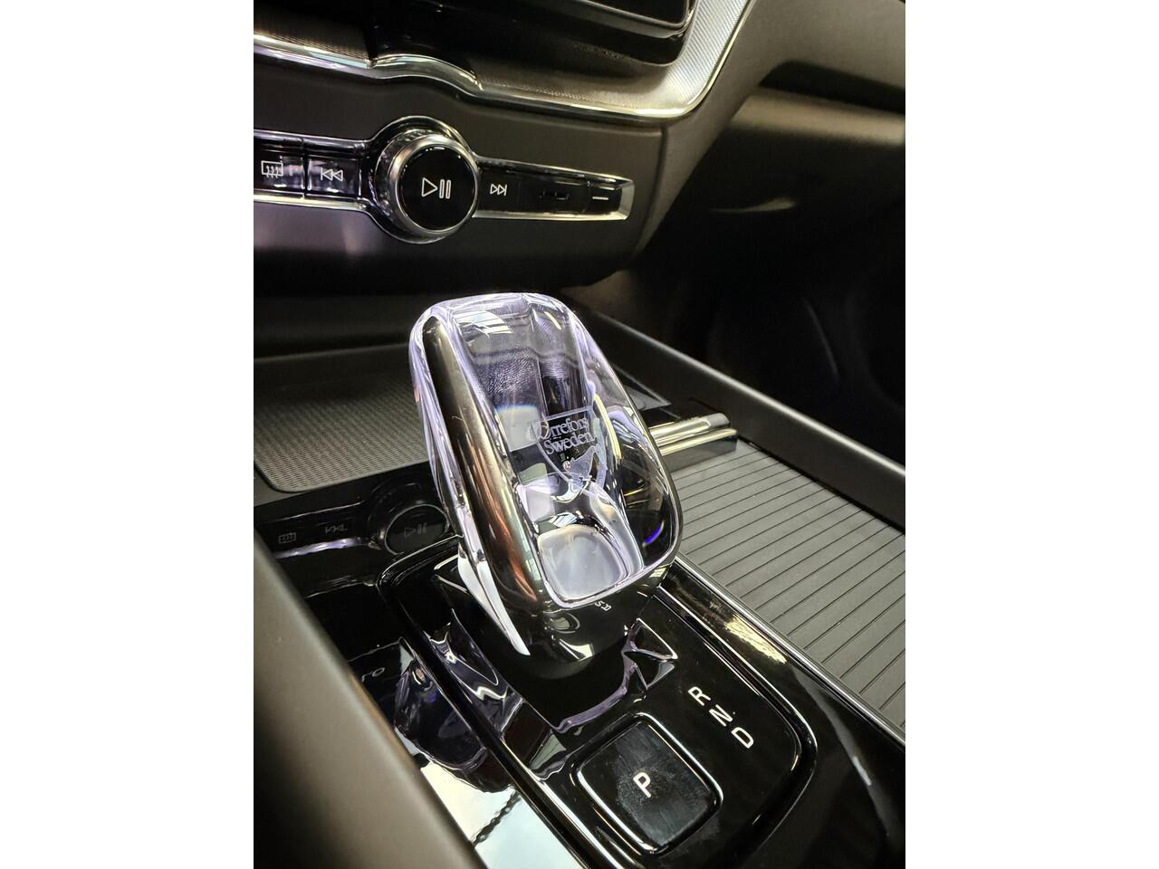 Volvo XC60 2.0 T8 Ultra Black Edition Nieuw Model l Luchtvering l Bowers & Wilkins l Lounge Pakket l Elektrische Trekhaak