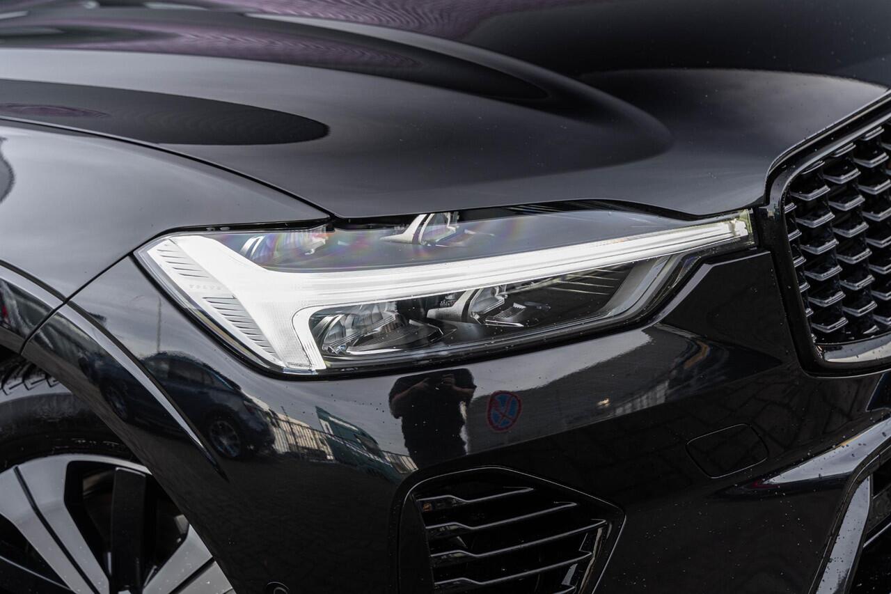 Volvo XC60 T6 Plug-in hybrid AWD Plus Dark | Trekhaak | 360 camera | Adaptive Cruise Control | Google Maps navigatie | Panoramadak | Verwarmbare achterbank/voorstoelen/stuurwiel | Elektrische stoelverstelling | Dodehoekdetectie |