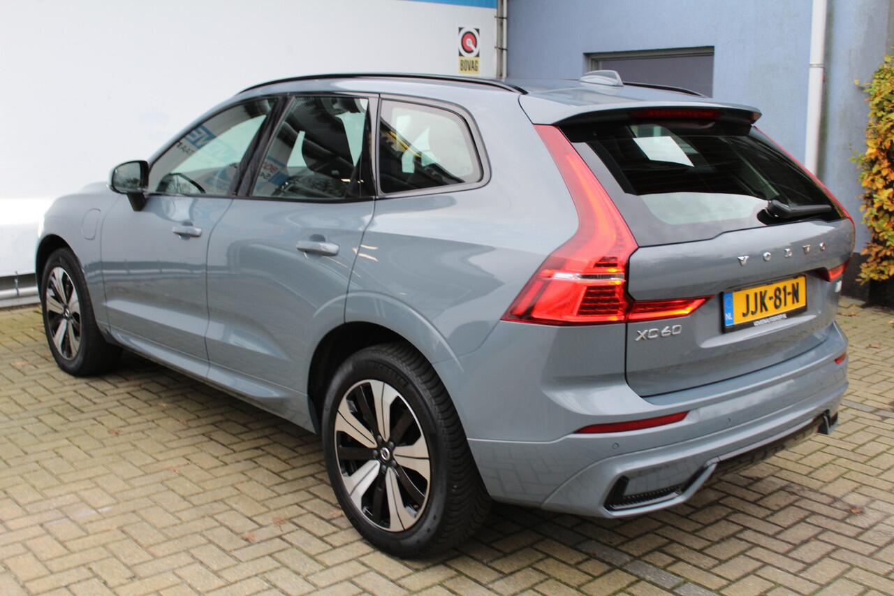 Volvo XC60 2.0 T6 Plug-in hybrid AWD Plus Dark | Incl. 12 maanden Garantie | Panorama dak | Keyless entry/start | Achteruitrijcamera | Elektrische kofferbakklep | Memory stand stoelen | Adaptive cruise | Apple CarPlay/Android Auto | Climate controle | Draadloze tele