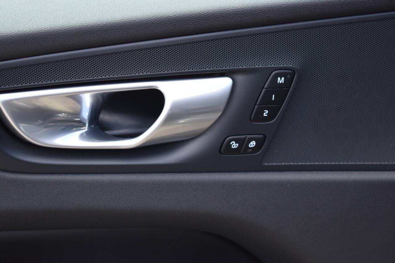 Volvo XC60 T8 AWD 455PK Plug-in hybrid Plus Bright | Leer | Pano Dak | Key Less | Park Assist Camera |