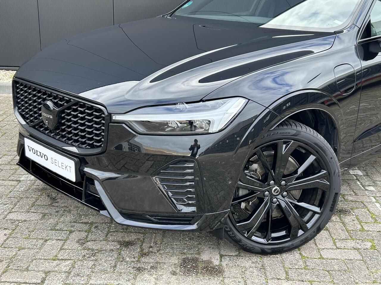 Volvo XC60 2.0 T8 Plug-in hybrid AWD Plus Black Edition Panorama dak / Adaptive cruise control / Elektr. stoelverstelling / 360 camera / stoel- en stuurverwarming