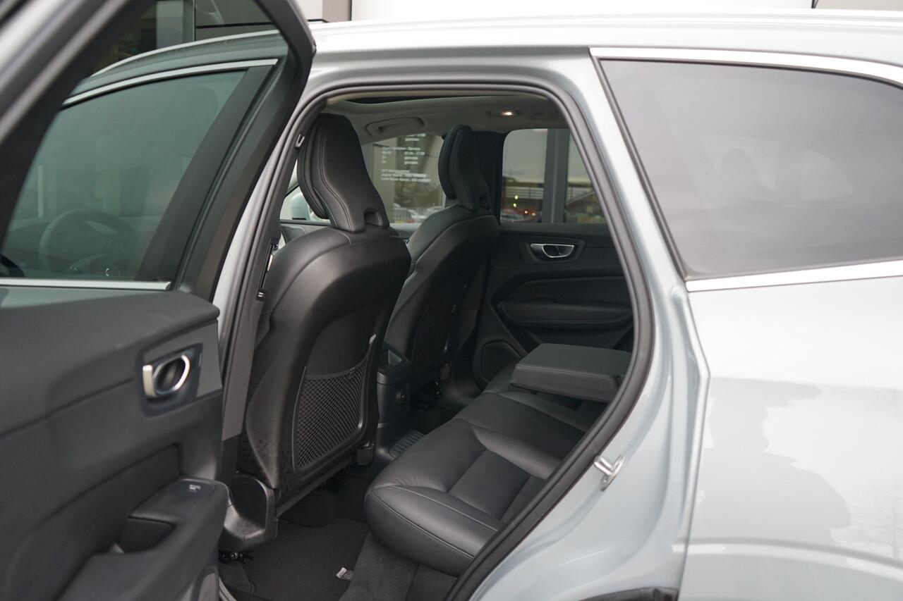 Volvo XC60 2.0 T6 Plug-in hybrid AWD Plus Bright | Occasion Lease vanaf ¤ 829 p/m | Elektrische trekhaak | Voorstoelen/Achterbank verwarmd |