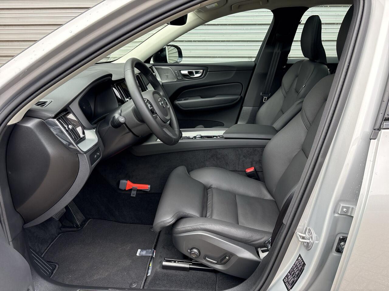 Volvo XC60 T6 Plug-in hybrid AWD Ultra Dark / Harman/Kardon / Panoramadak / Trekhaak /