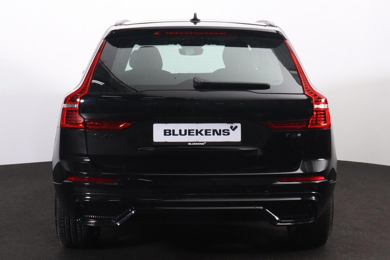 Volvo XC60 T6 Recharge AWD Plus Black Edition - Panorama/schuifdak - Adaptieve LED koplampen - Parkeercamera achter - Verwarmde voorstoelen, stuur & achterbank - Parkeersensoren voor & achter - Elektr. bedienb. voorstoelen met geheugen - Draadloze tel. lader - Cruis