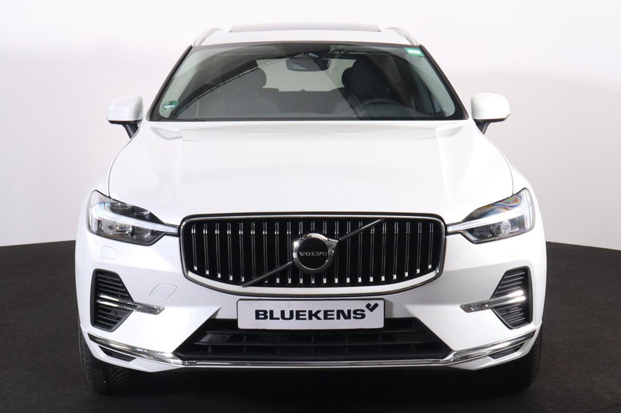 Volvo XC60 T6 Recharge AWD Core Bright - Panorama/schuifdak - IntelliSafe Assist - Adaptieve LED koplampen - Parkeercamera achter - Verwarmde voorstoelen, stuur & achterbank - Parkeersensoren voor & achter - Draadloze tel. lader - Standkachel - Extra getint glas - E