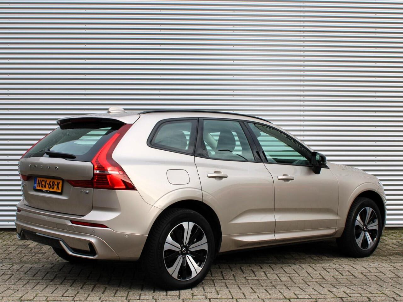 Volvo XC60 2.0 T6 Plug-in hybrid AWD Plus Dark Automaat / Panoramadak / Trekhaak / 360* camera / All Seasonbanden