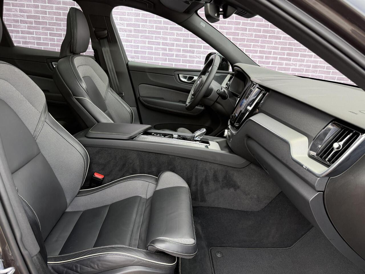 Volvo XC60 B4 D AWD Plus Dark | Google | Trekhaak | 2400KG Trekgewicht | Memory | Sportstoelen | Adaptieve Cruise |