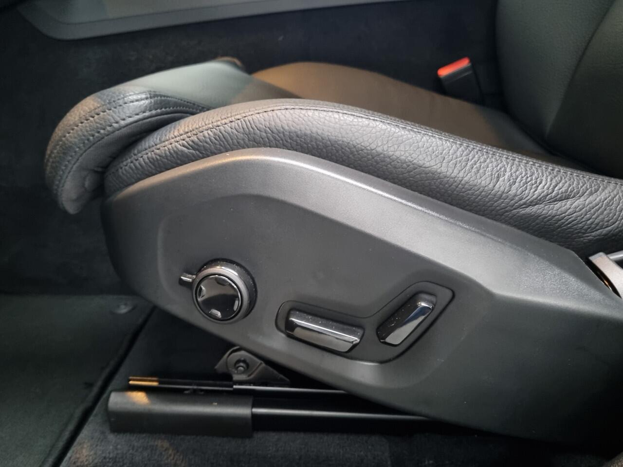 Volvo XC60 2.0 T6 Plug-in hybrid AWD Plus Dark PANO / 360 CAMERA / LEER / STUUR EN STOELVERWARMING