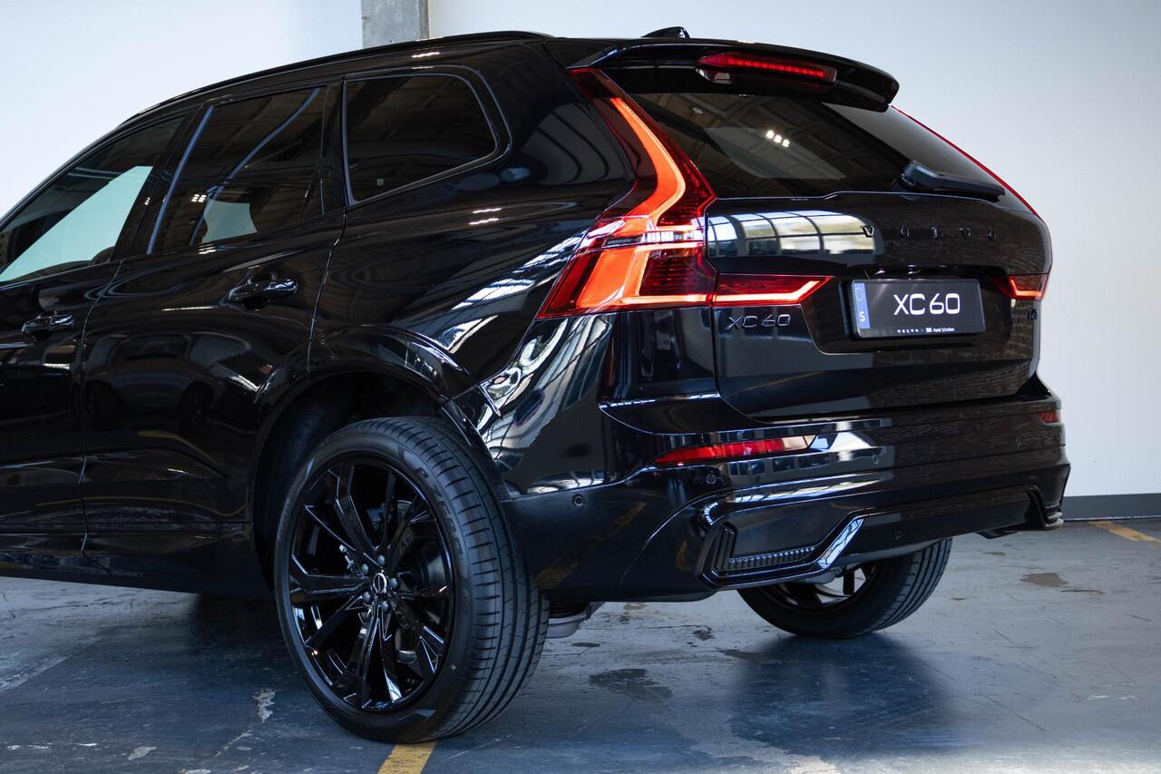 Volvo XC60 2.0 T6 Plug-in hybrid AWD Plus Black Edition | Verwacht Dec. 2025 | Luchtvering | Head-Up Display | 360º Camera | Schuif/Kantel-Panoramadak | Google Infotainment | 21" Lichtmetalen Wielen |