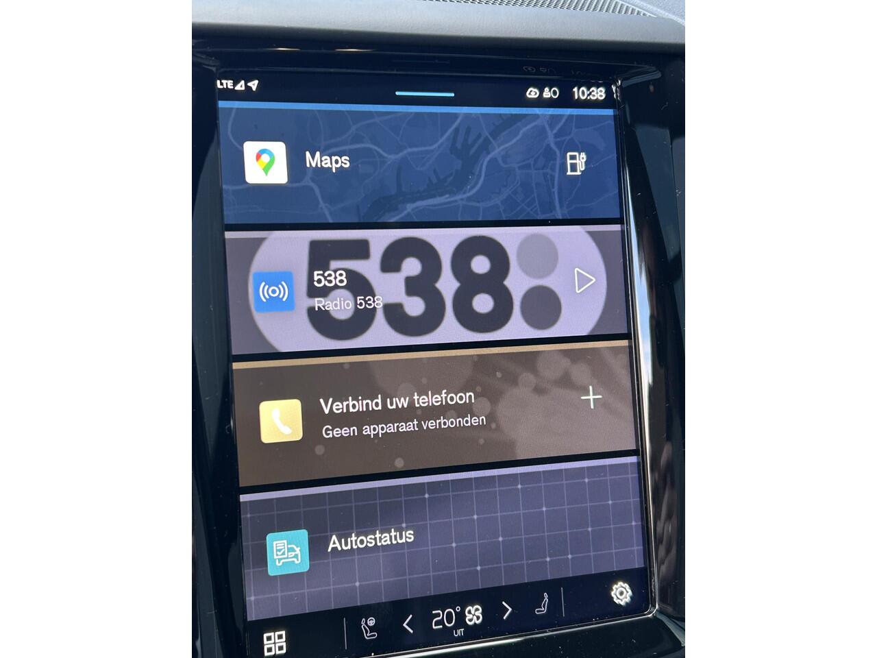 Volvo XC60 2.0 T6 Plug-in hybrid AWD Ultra Dark Panorama dak / B&W Audio / 360 camera / Tailored Wool bekleding / Geint. zitting verhogers achterbank / Elektr. stoelverstelling / Trekhaak